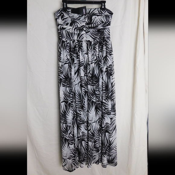 NWT Strap or Strapless Mesh Maxi Dress Plus Size 16 by White House Black Market - Picture 5 of 9